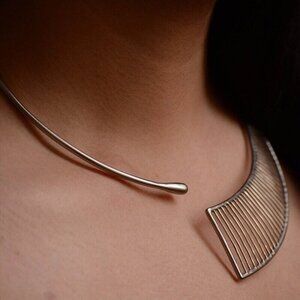 Dotto Objects Luxury Silver Color Amoha Necklace